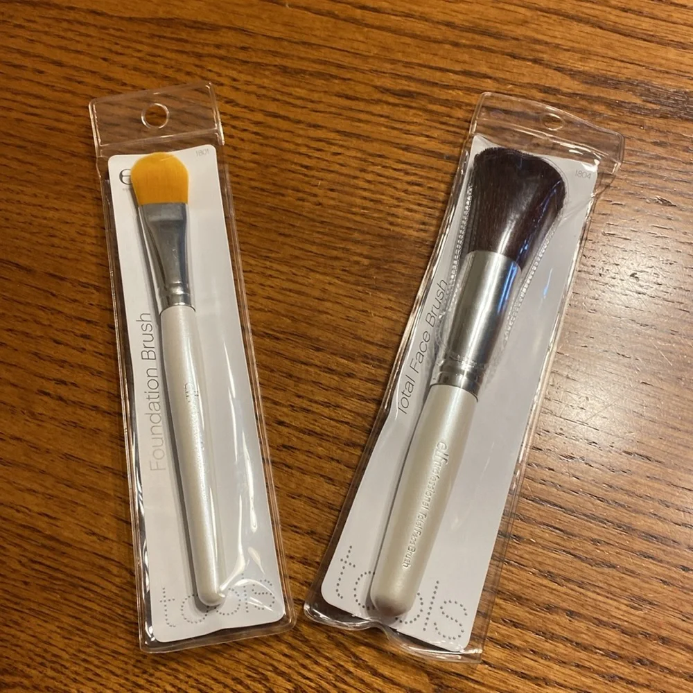 Elf Makeup Brushes Foundation and Total Face